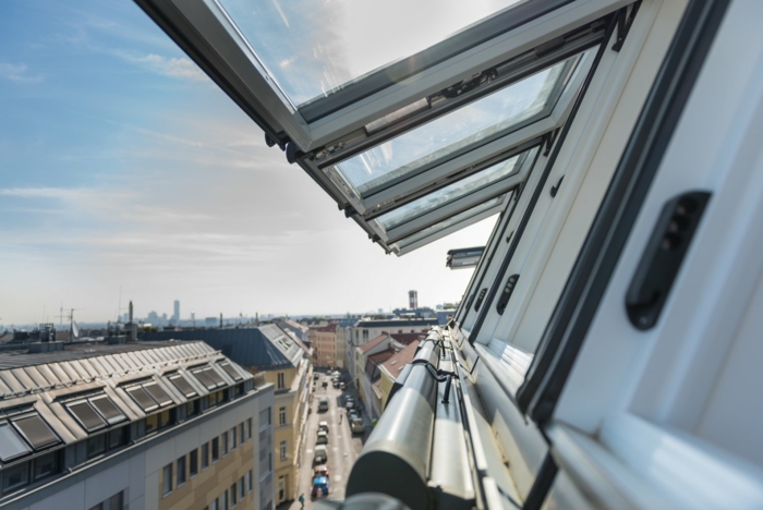 Fenêtre de toit designo I8 ouverte sur extérieur