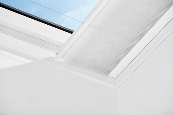 Store plissé contreplongée blanc